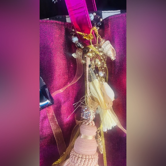 Gorgeous Juicy Couture tote bag so sparkly! Excellent used condition! - Picture 3 of 12